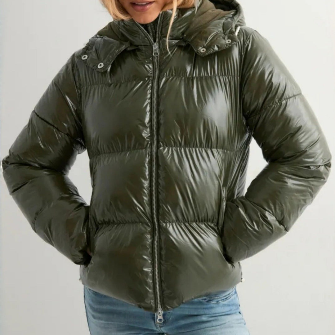 Glänzende Pufferjacke mit Kapuze