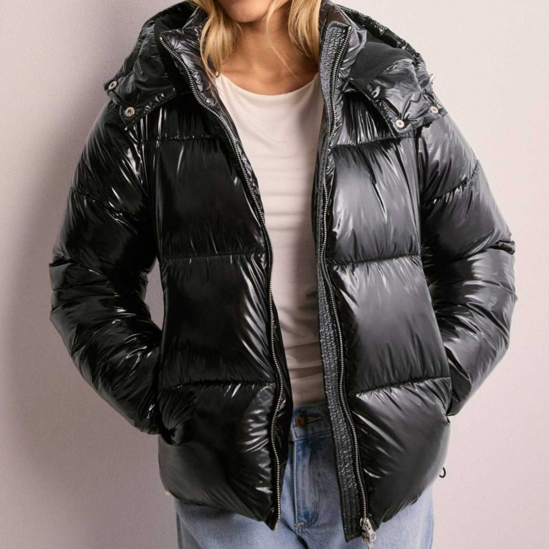Glänzende Pufferjacke mit Kapuze