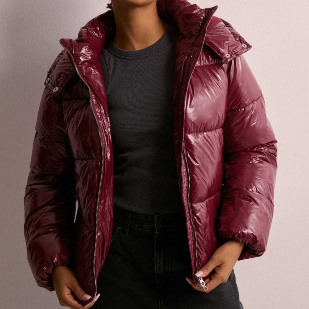Glänzende Pufferjacke mit Kapuze