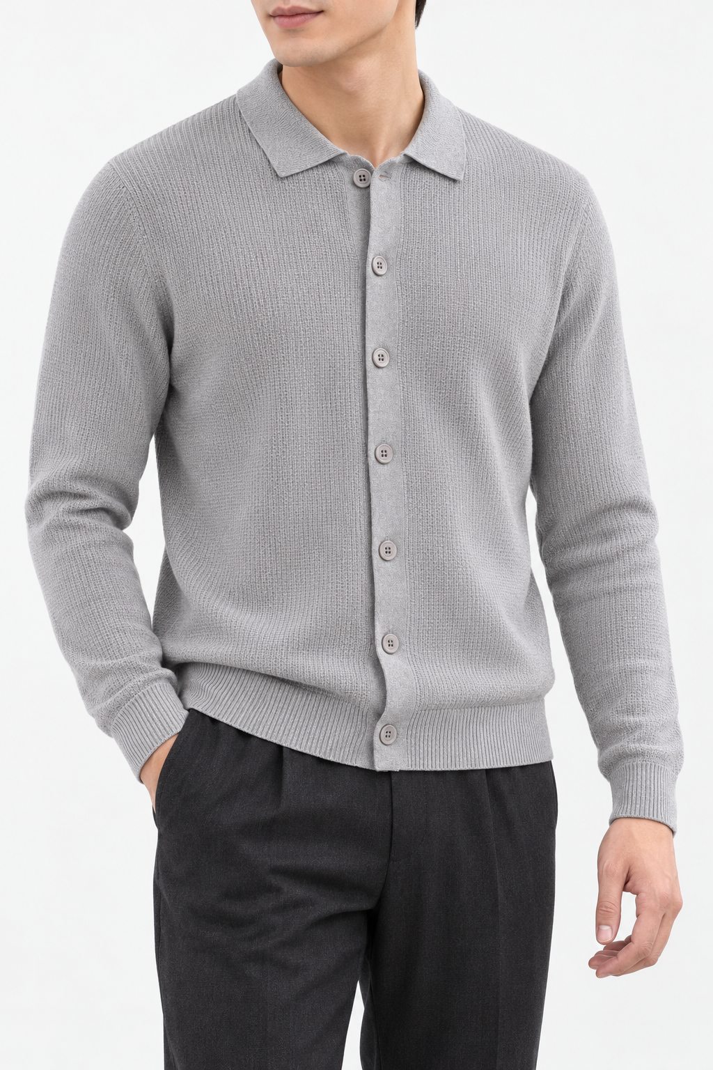 Strickhemd Grau am Model