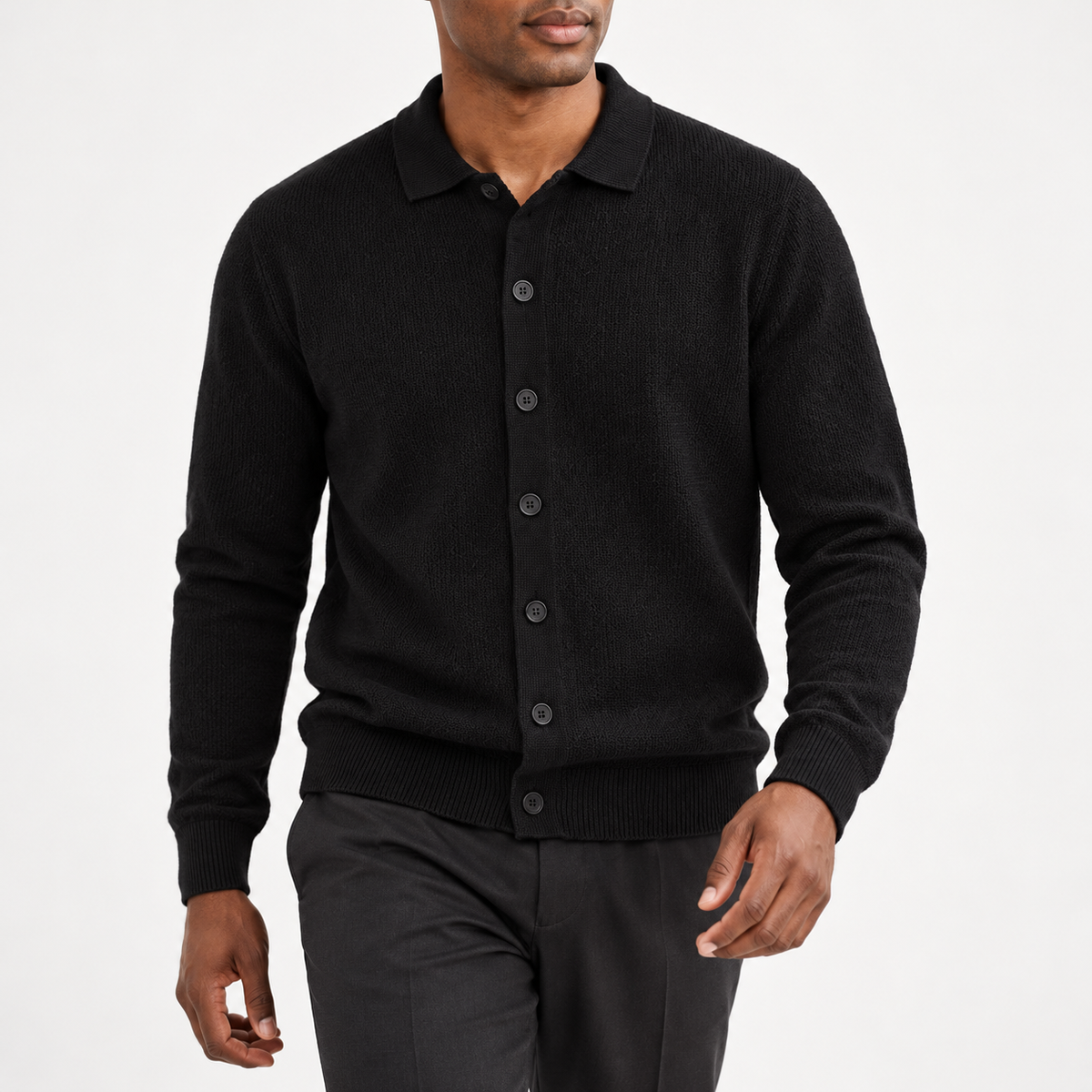 Strickhemd Schwarz am Model