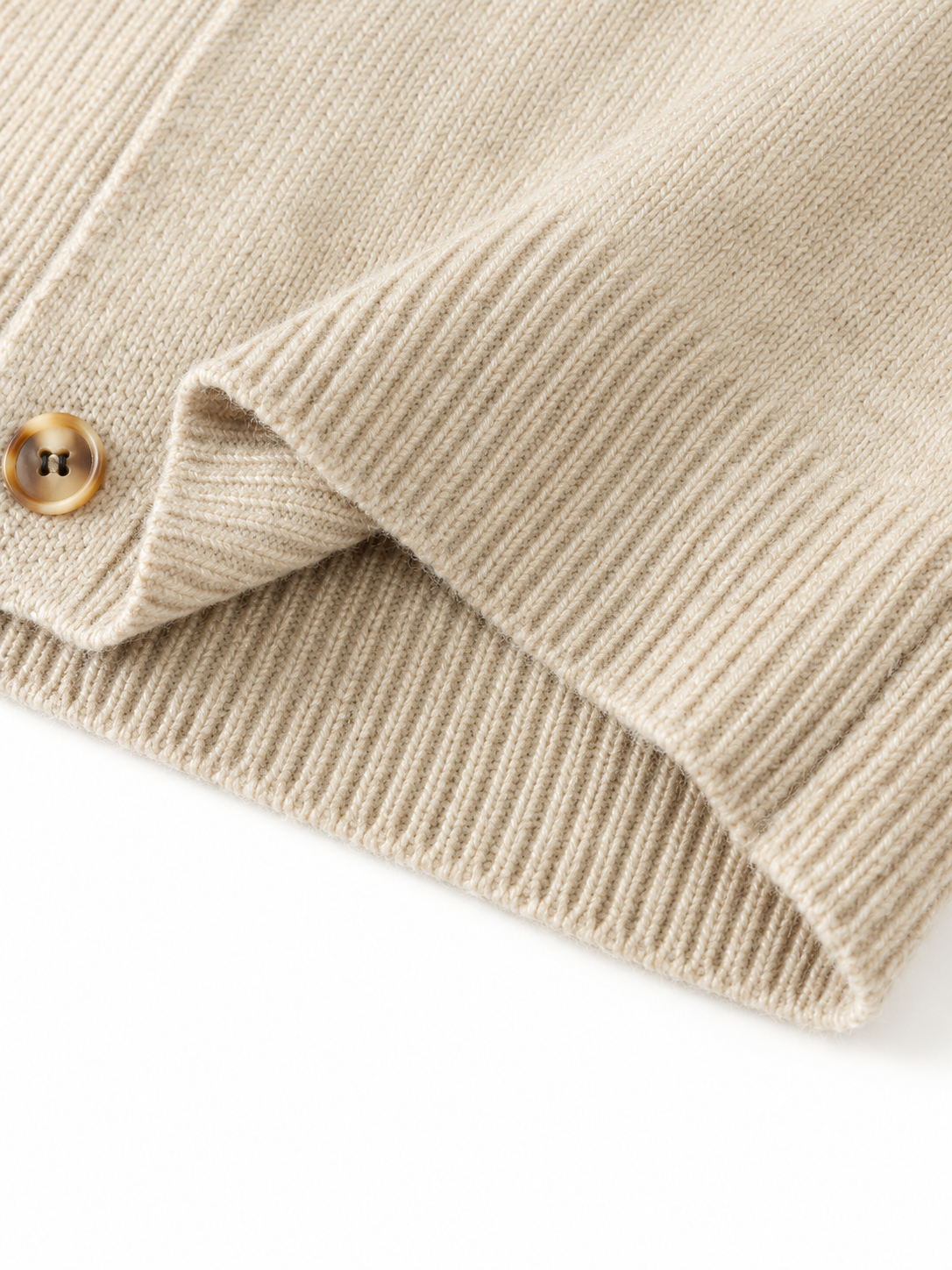 Strickjacke Beige – Rippbündchen am Saum