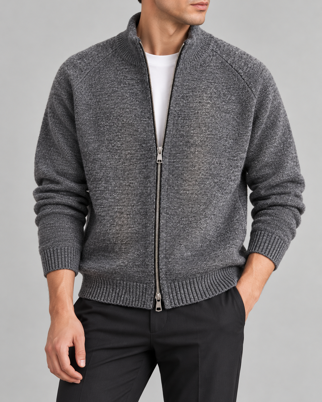 Strickjacke mit Stehkragen Grau am Model