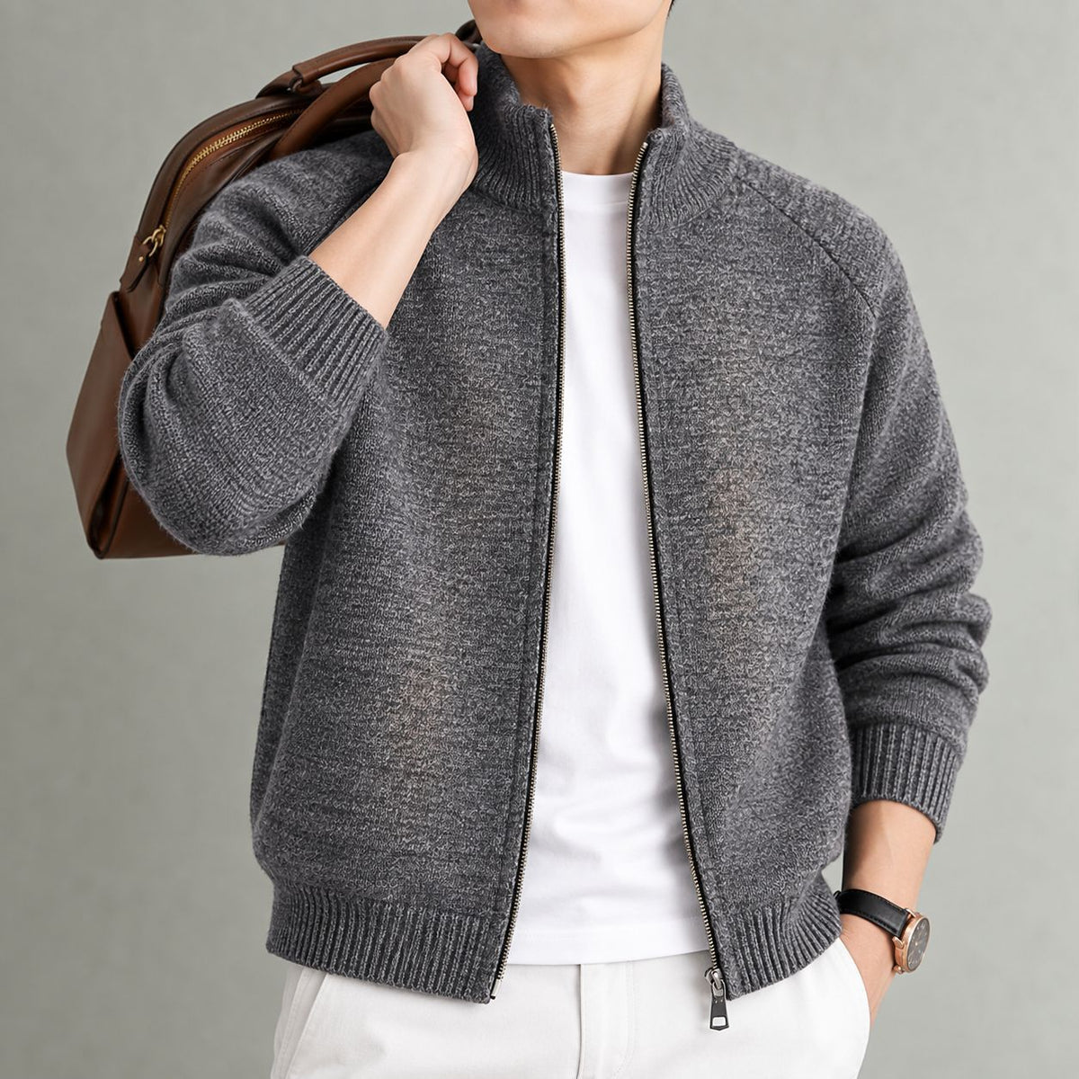 Graue Strickjacke – zusätzliche Modelansicht