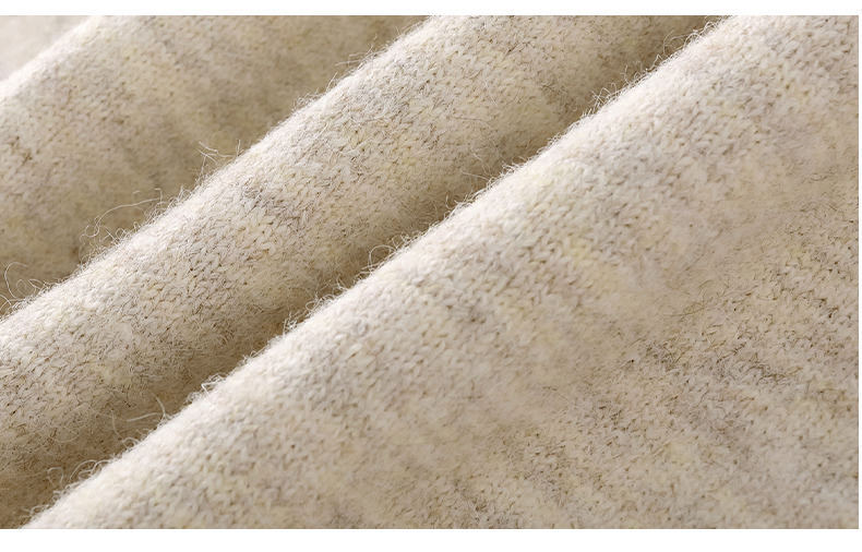 Cremefarbene Strickjacke – Nahaufnahme der Strickstruktur