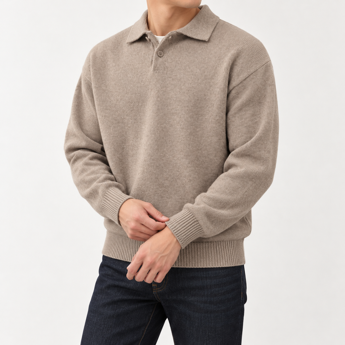 Herren Strickpullover mit Polokragen Taupe am Model