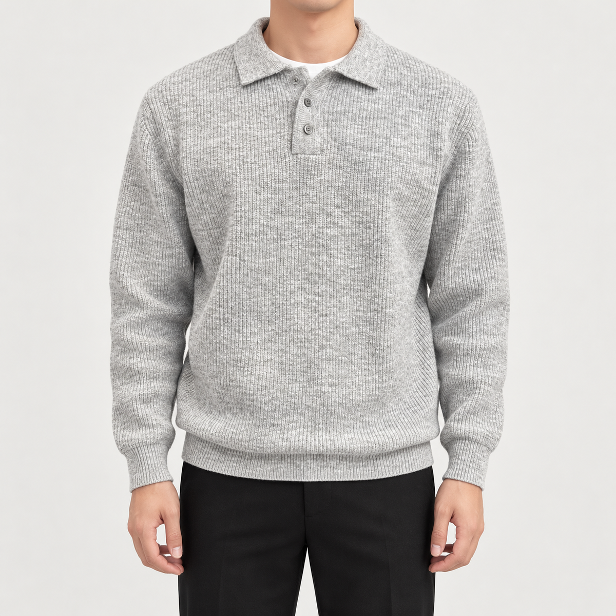 Rippstrick-Pullover Hellgrau am Model