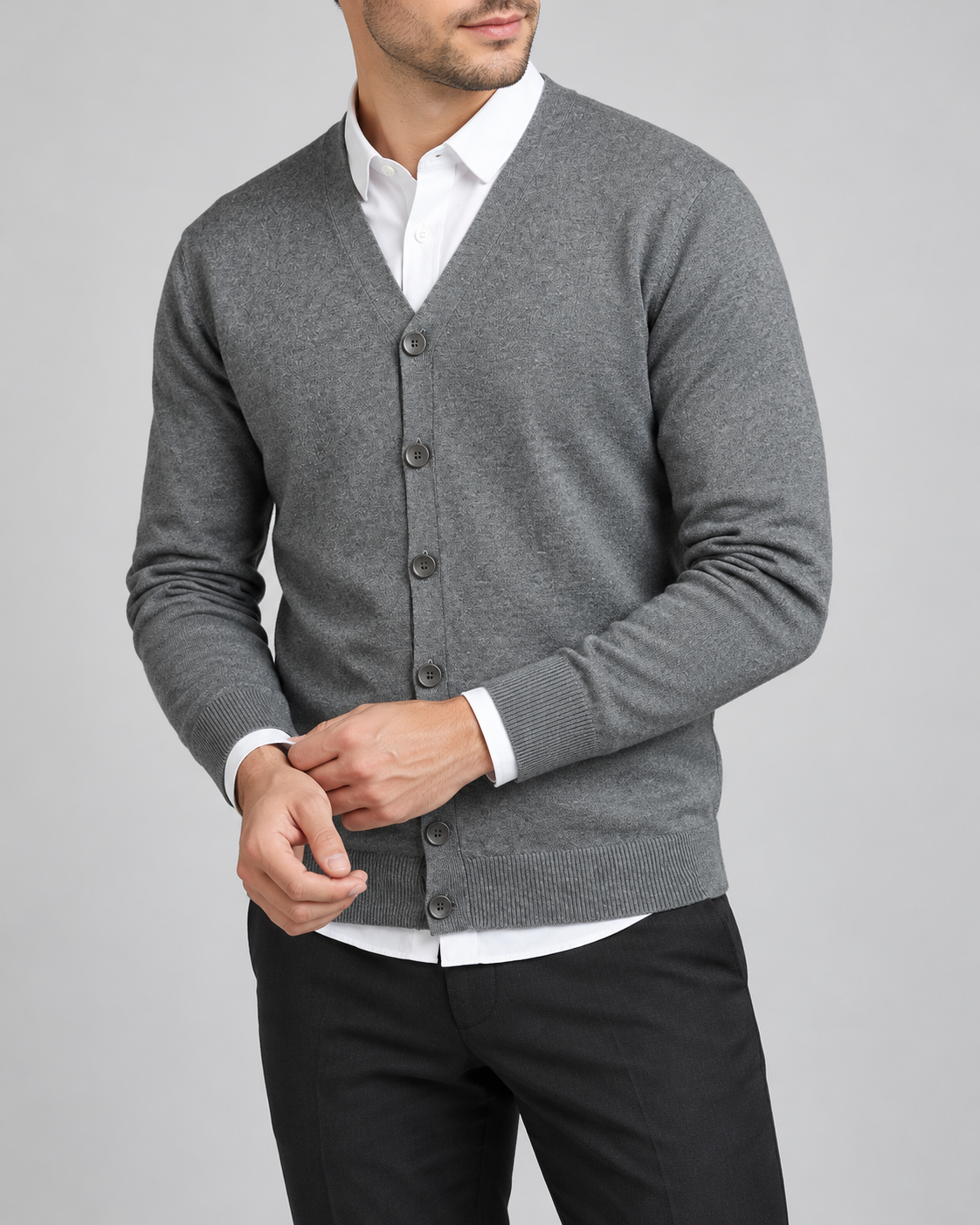Feinstrickjacke Grau am Model