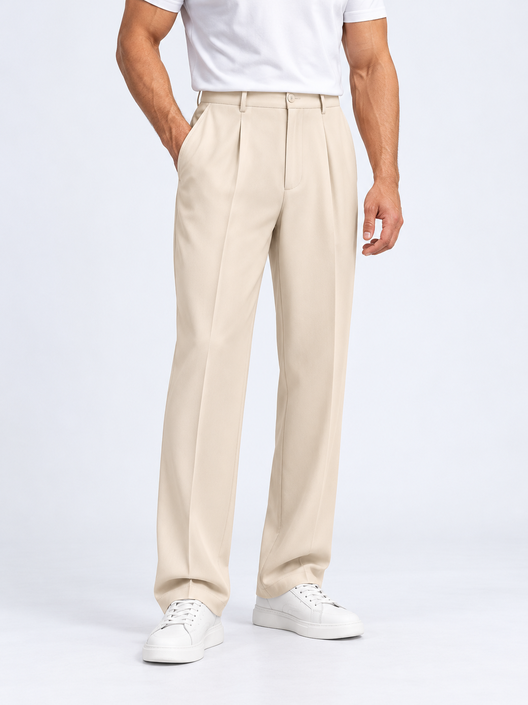 Bundfaltenhose Creme am Model