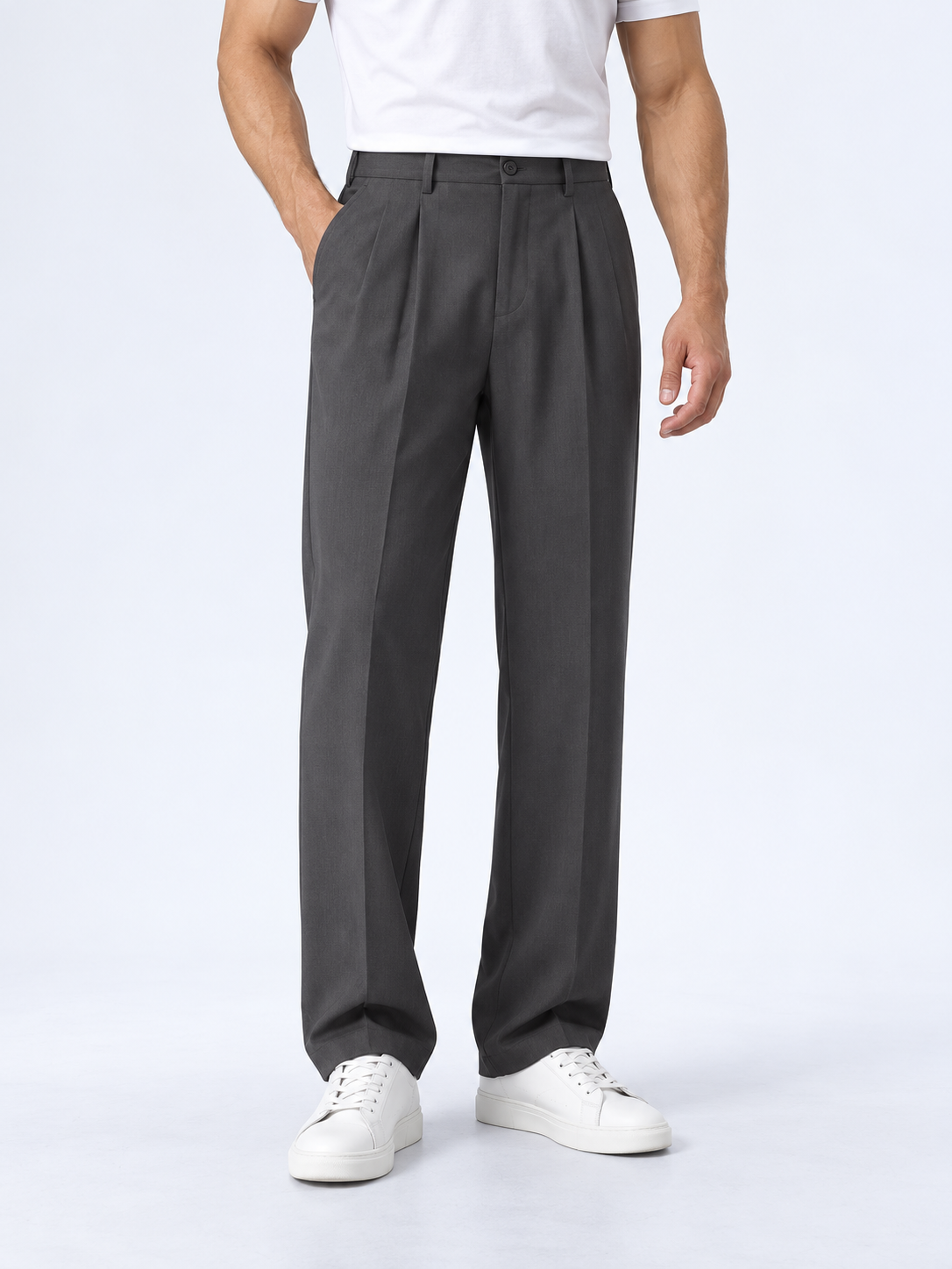 Bundfaltenhose Grau am Model
