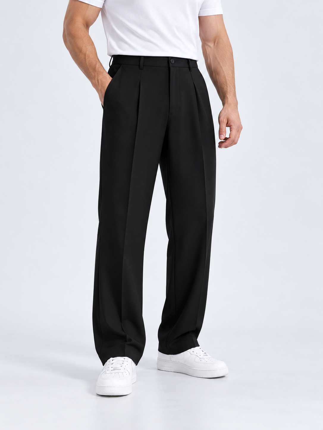 Bundfaltenhose Schwarz am Model
