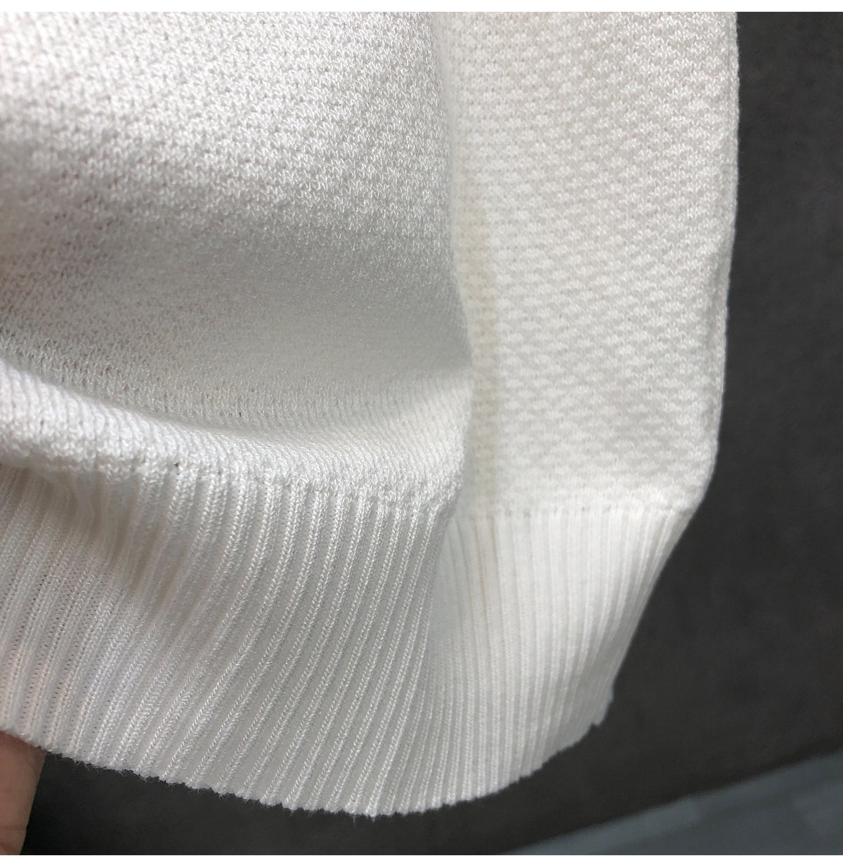 Kontrast-Polo – Strickstruktur und Saum