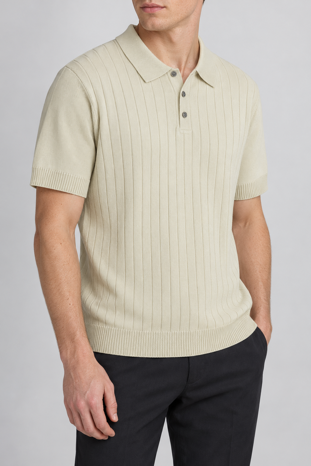 Rippstrick-Polo Creme am Model