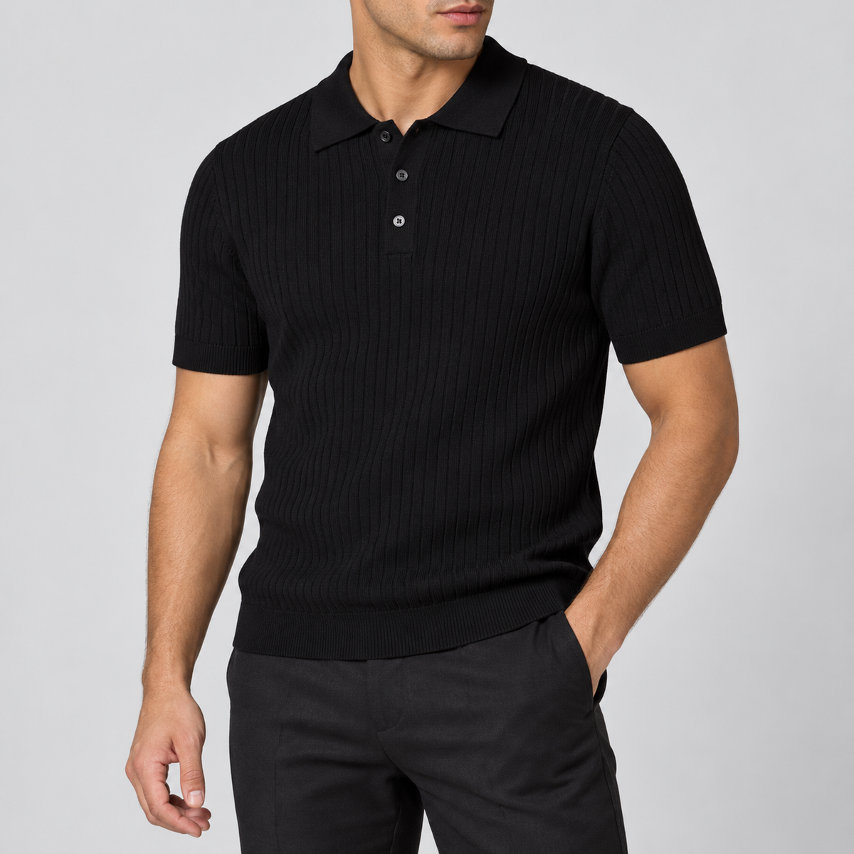 Rippstrick-Polo Schwarz am Model