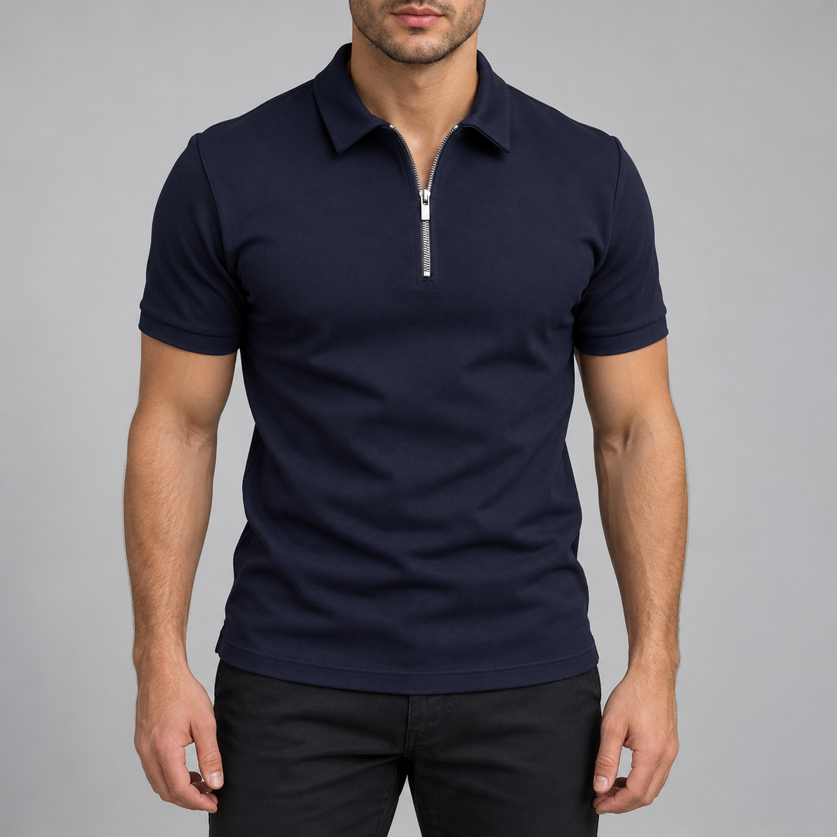 Zip-Polo Marineblau am Model