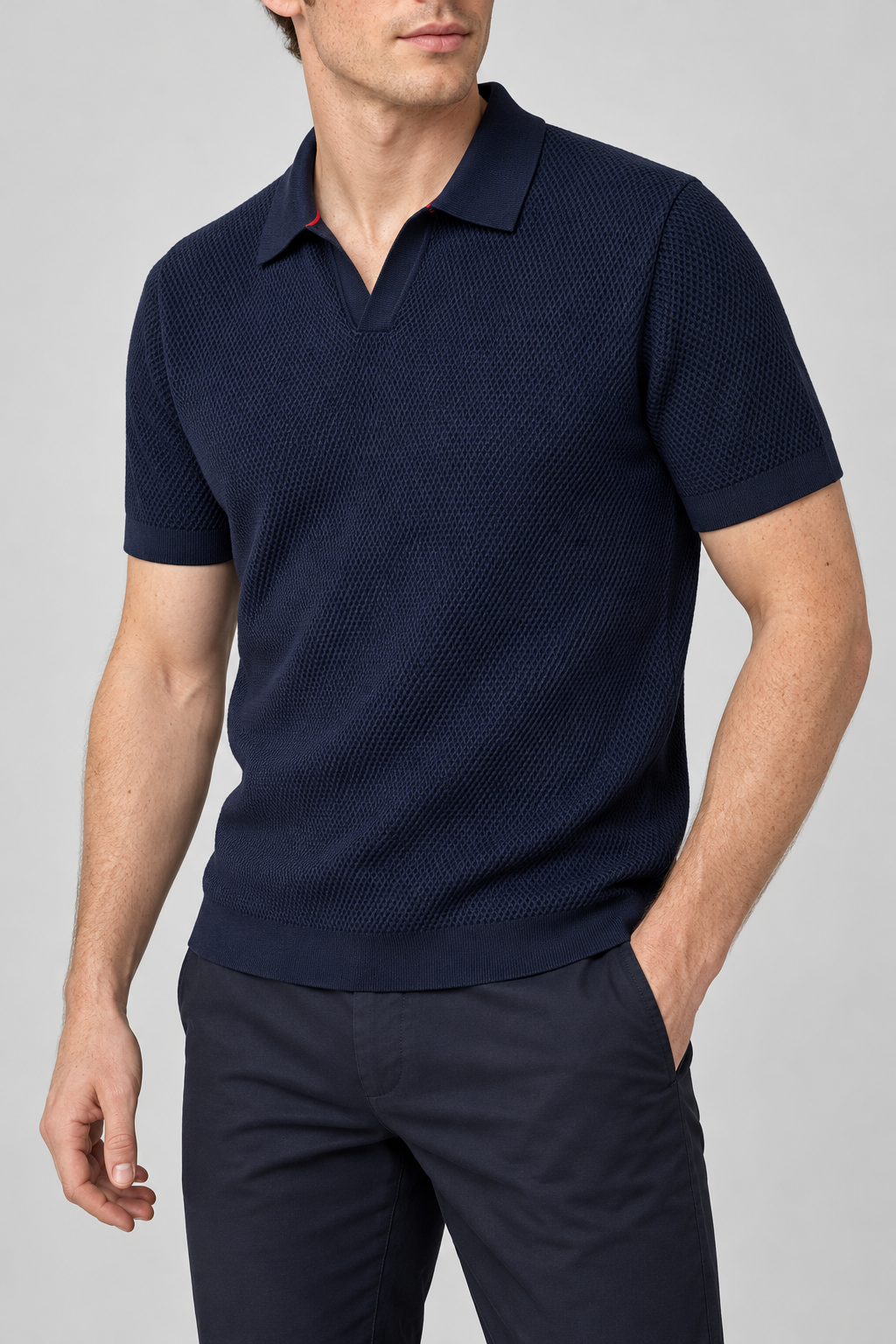 Struktur-Strickpolo Mitternachtsblau am Model