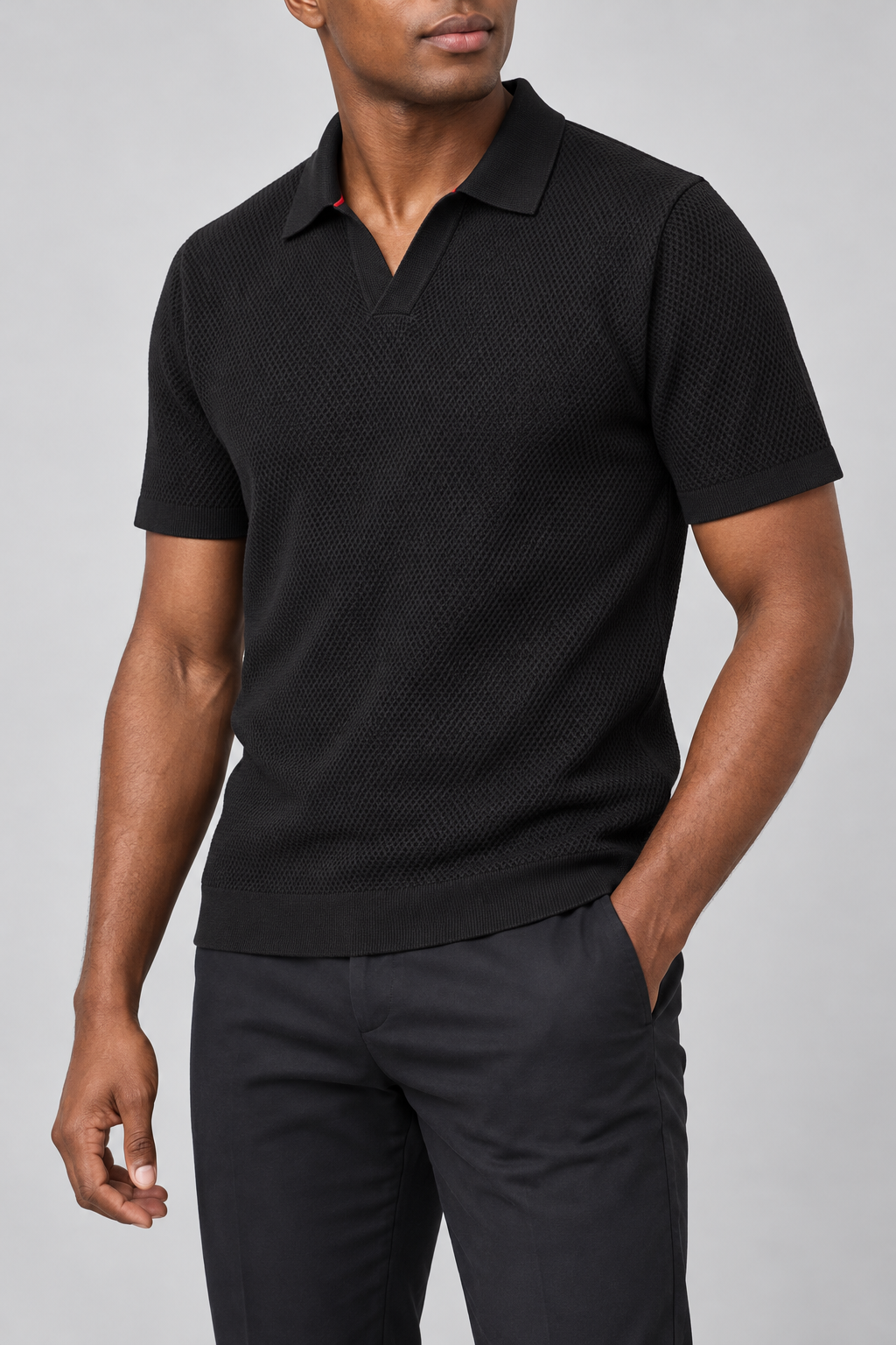 Struktur-Strickpolo Onyx am Model