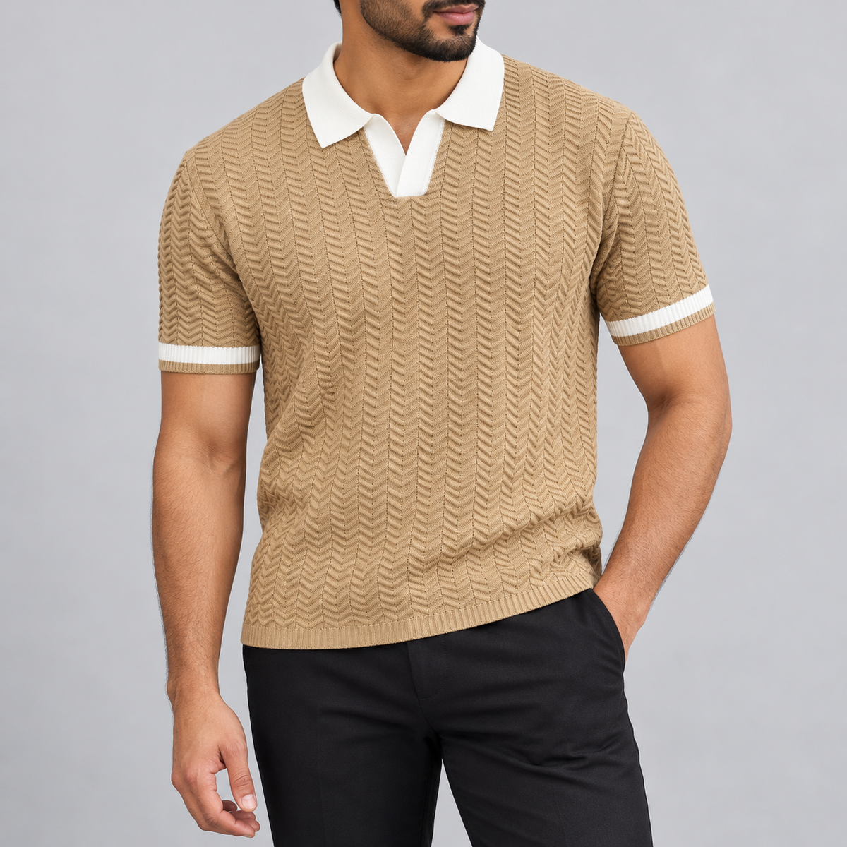 Kontrast-Strickpolo Sand am Model