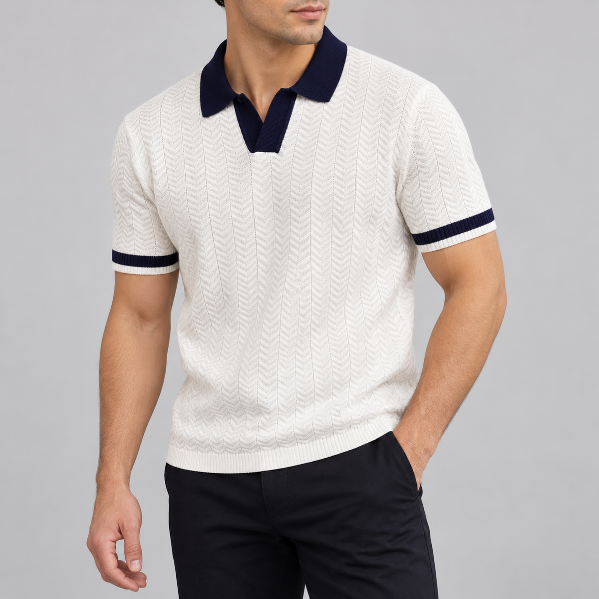 Kontrast-Strickpolo Weiß am Model
