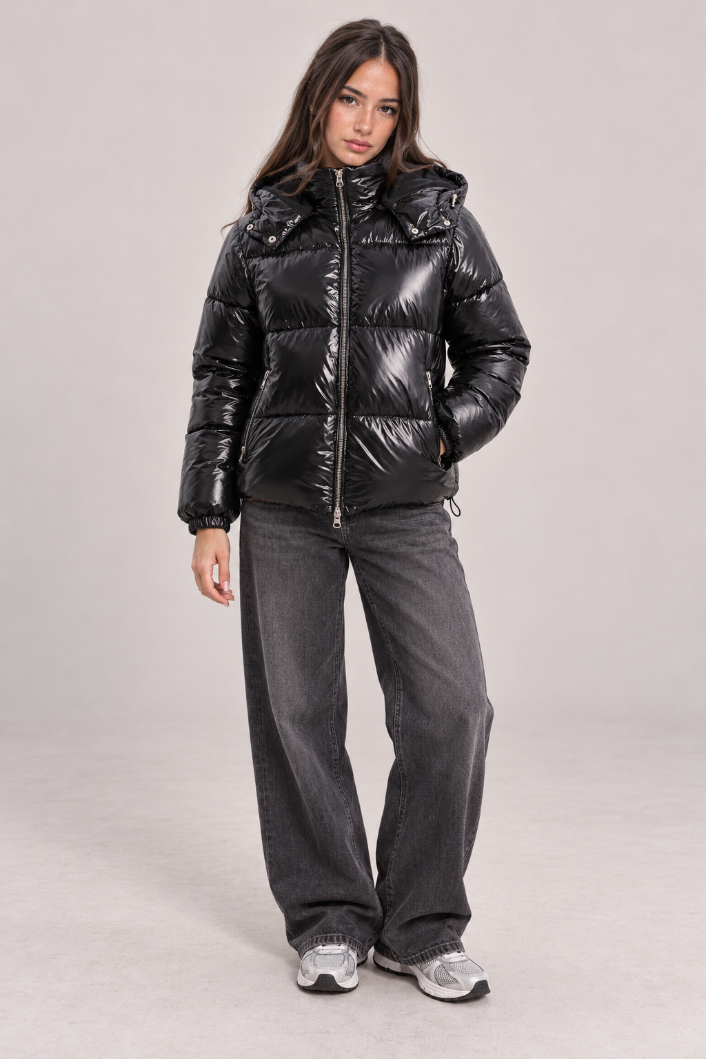 Glänzende Pufferjacke mit Kapuze