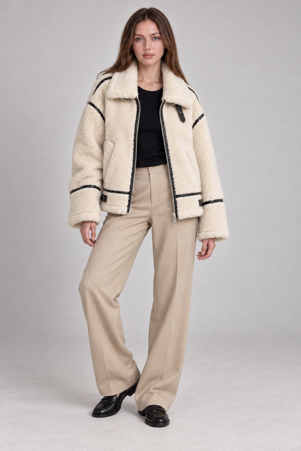Teddy-Aviatorjacke – natürliche Vorderansicht mit Model