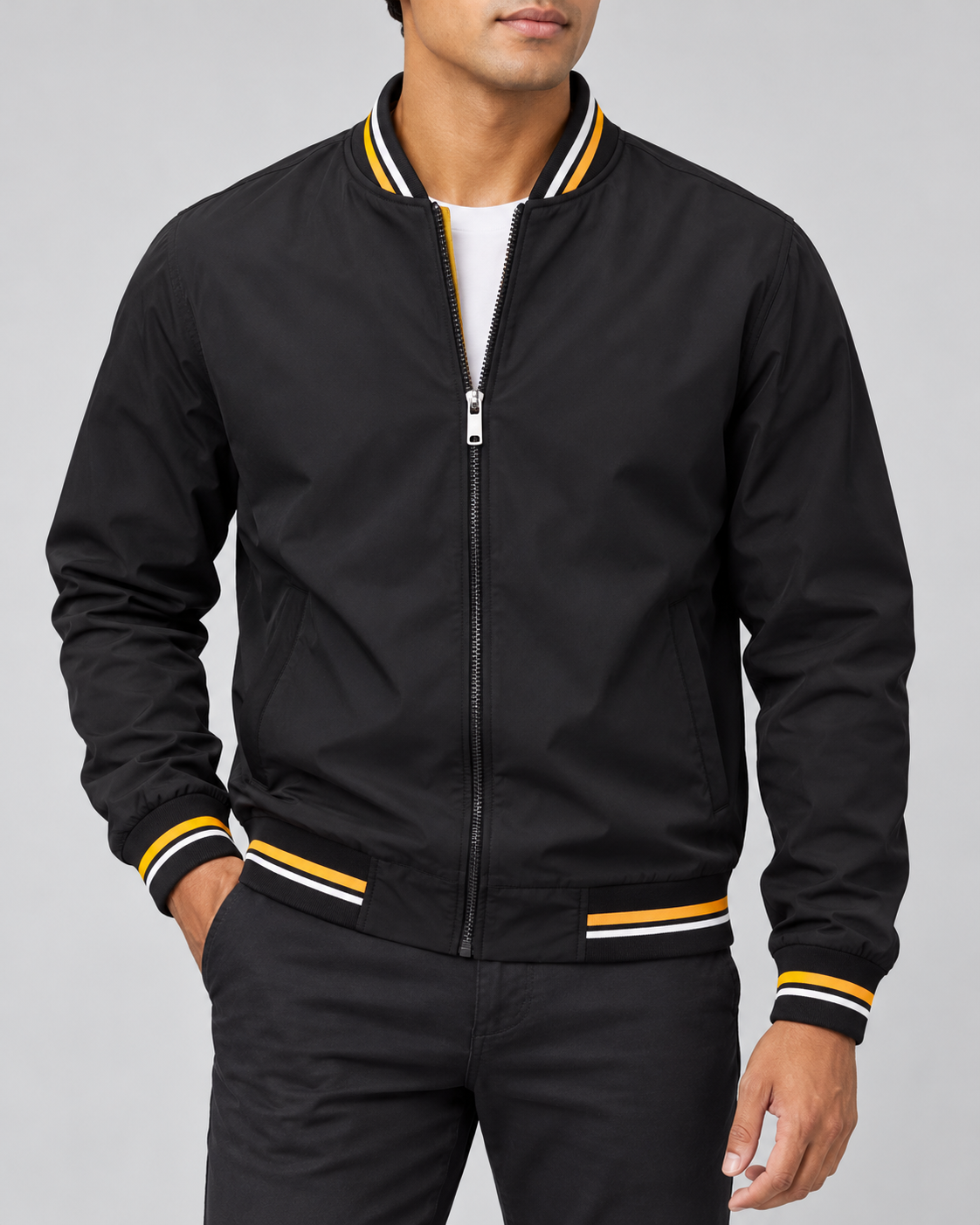 Bomberjacke Schwarz am Model