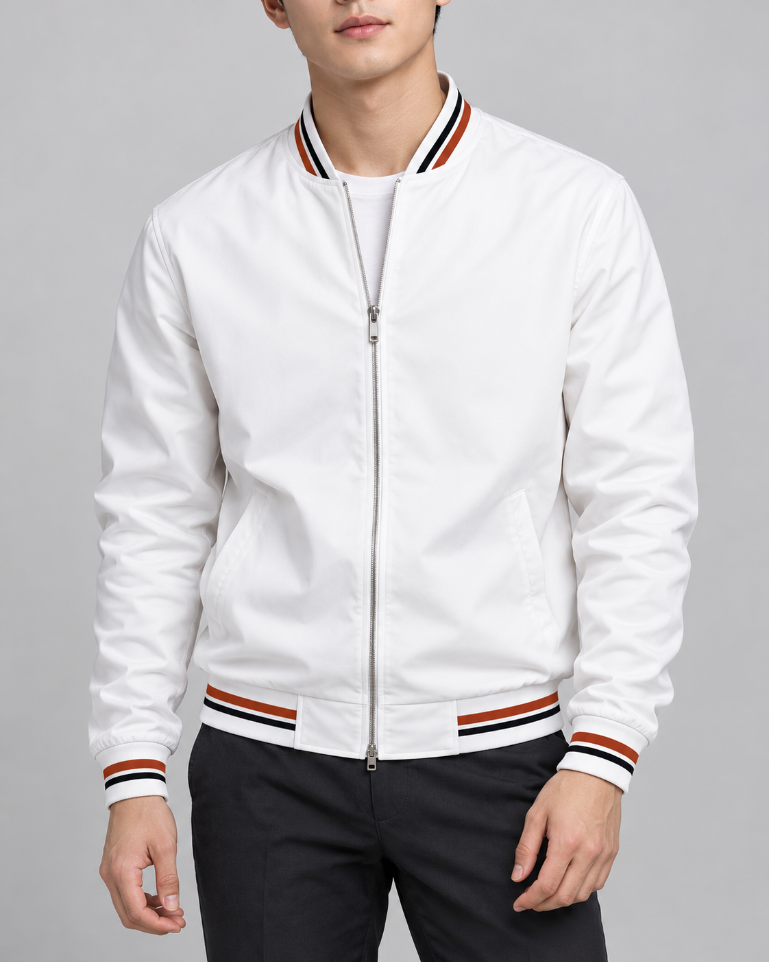 Bomberjacke Weiß am Model