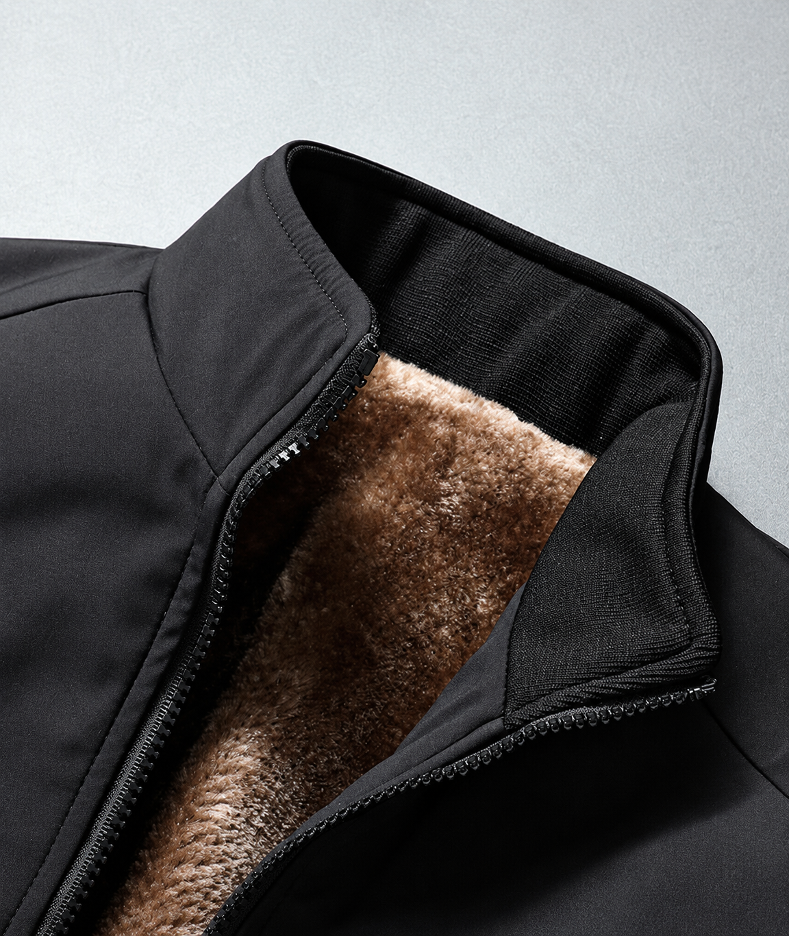Gefütterte Jacke – Kragen und braunes Innenfutter