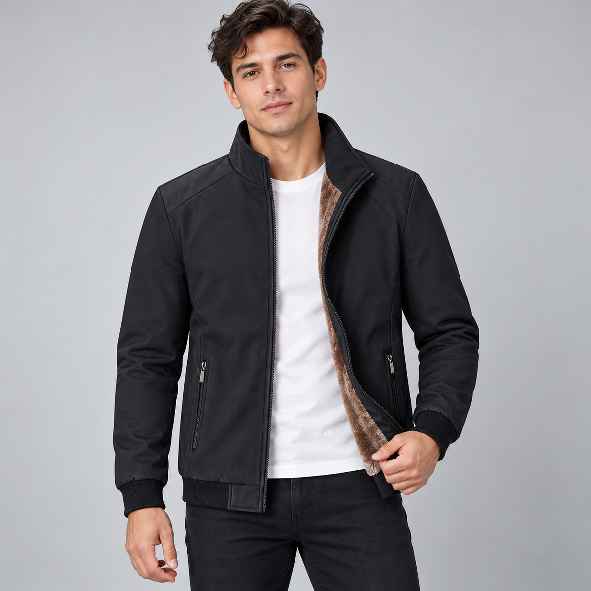 Gefütterte Jacke Schwarz / Innenfutter Braun am Model