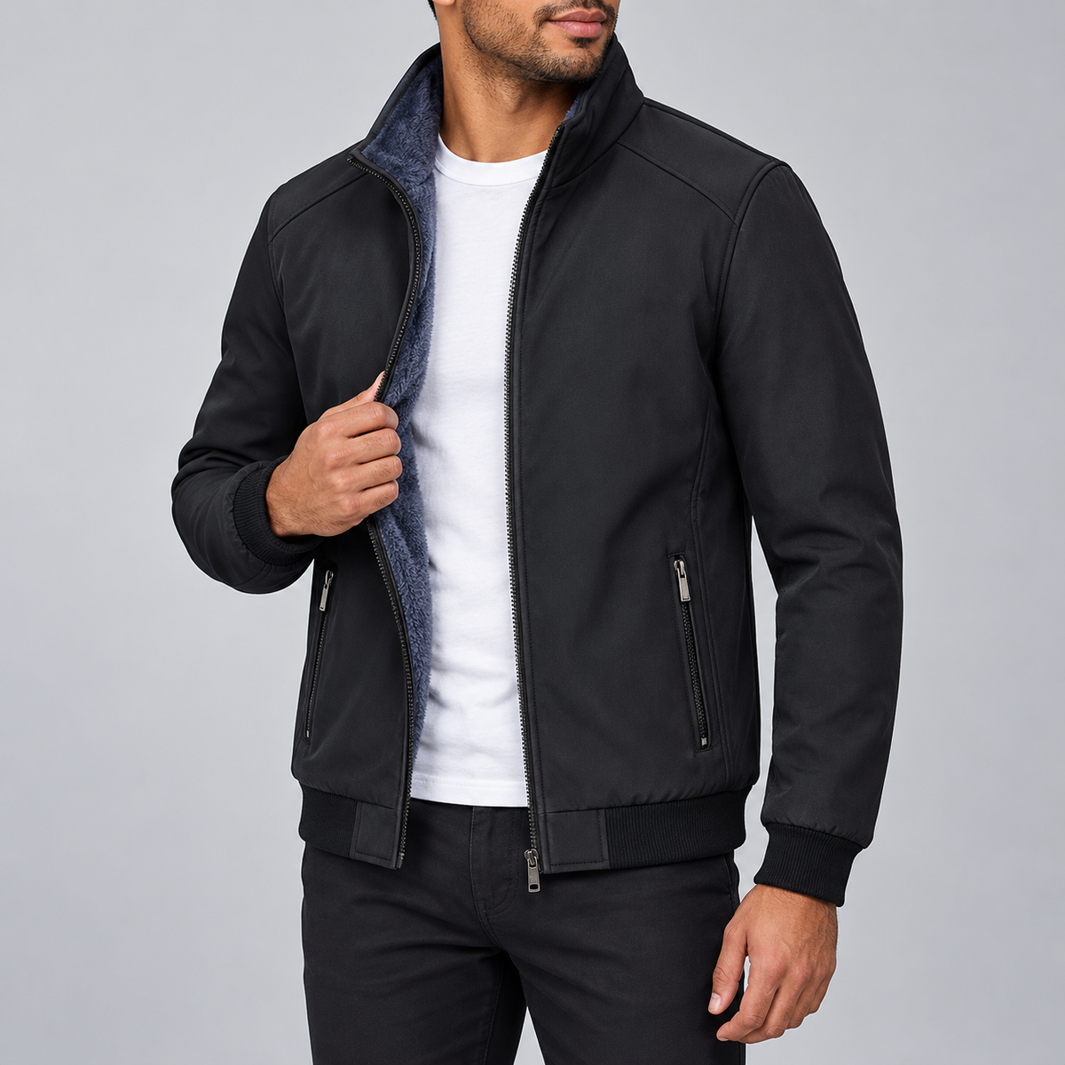 Gefütterte Jacke Schwarz / Innenfutter Blaugrau am Model
