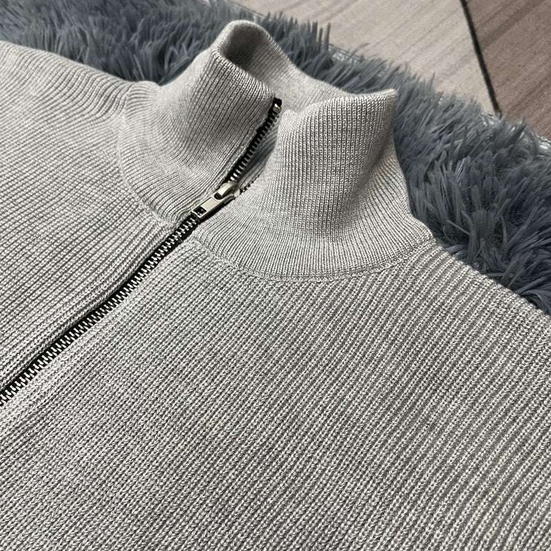 Strickjacke Hellgrau – Kragen und Strickstruktur