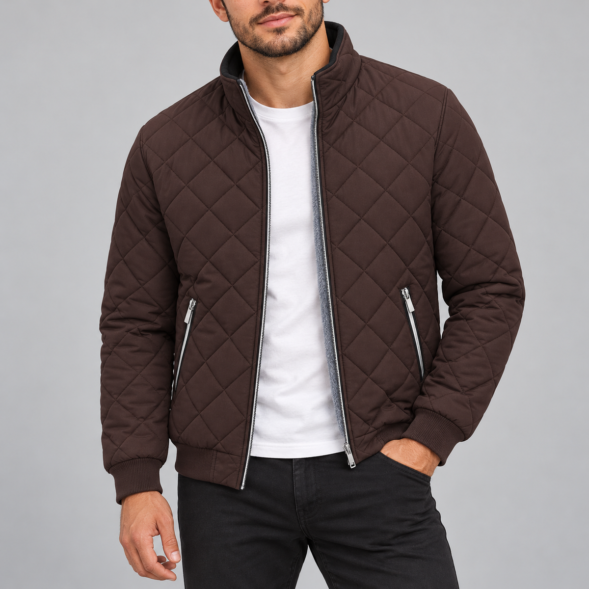 Rautensteppjacke Dunkelbraun am Model