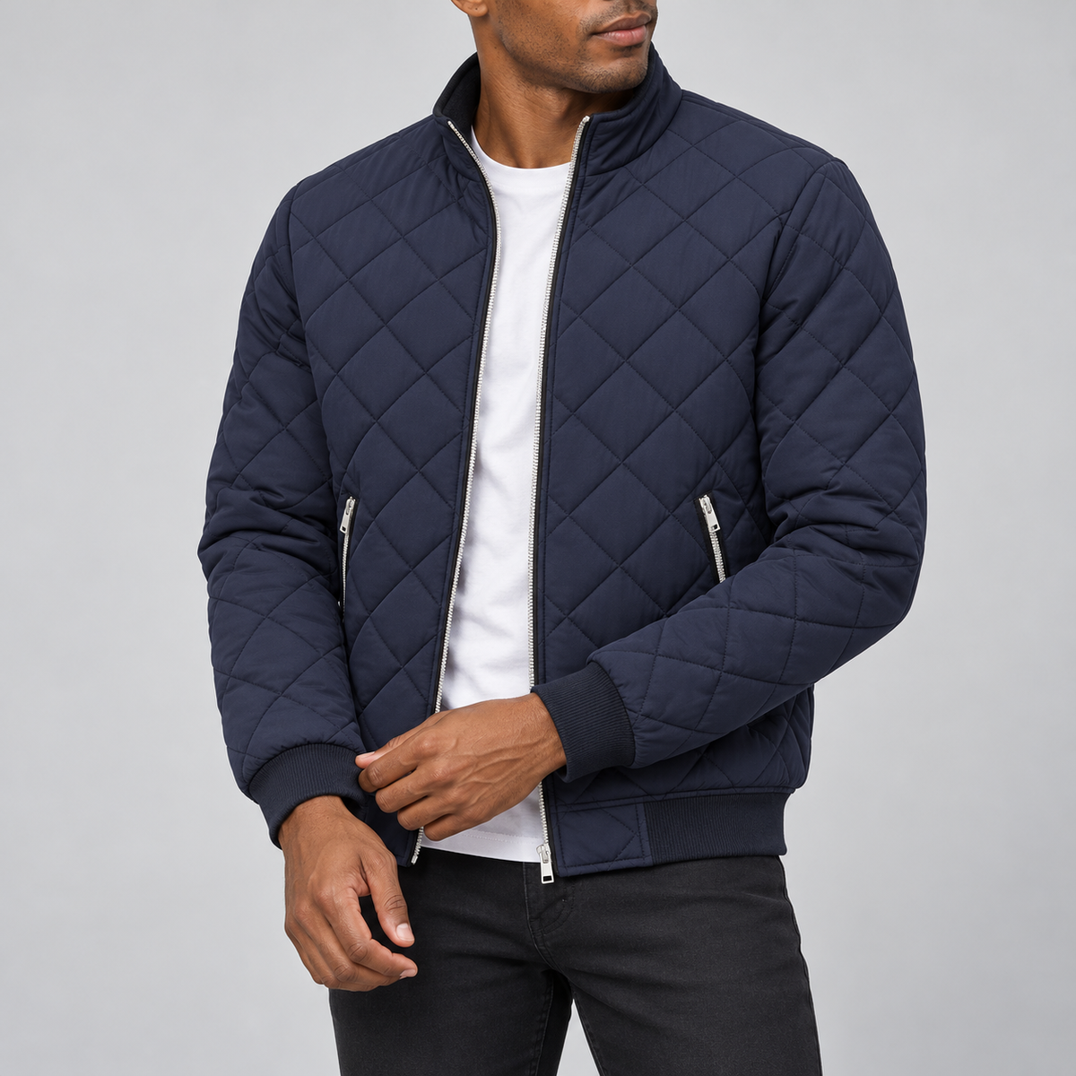 Rautensteppjacke Marineblau am Model